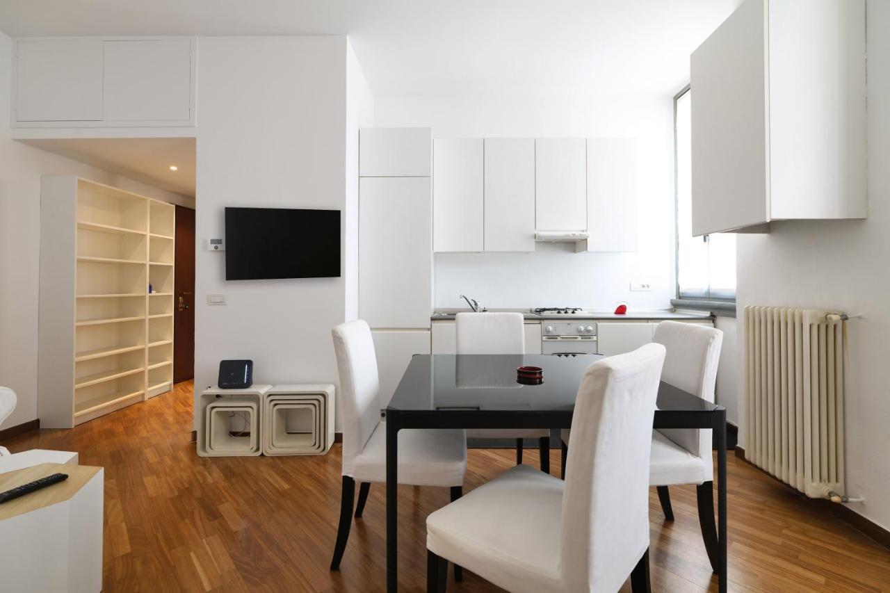 Charming San Babila Apt. Milan Extérieur photo